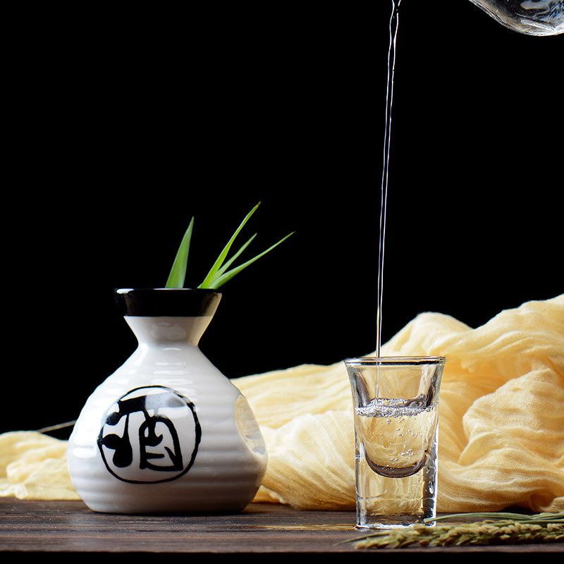 皖蜀春人也将一(yī)直秉承誠信理(lǐ)念，務實創新，力争将皖蜀春打造成中國白酒知名品牌